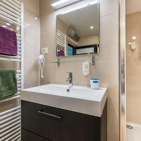 White&blue Center App Апартаменти *