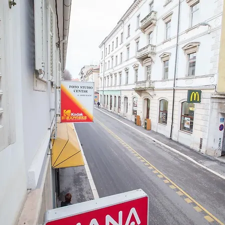 White&blue Center App