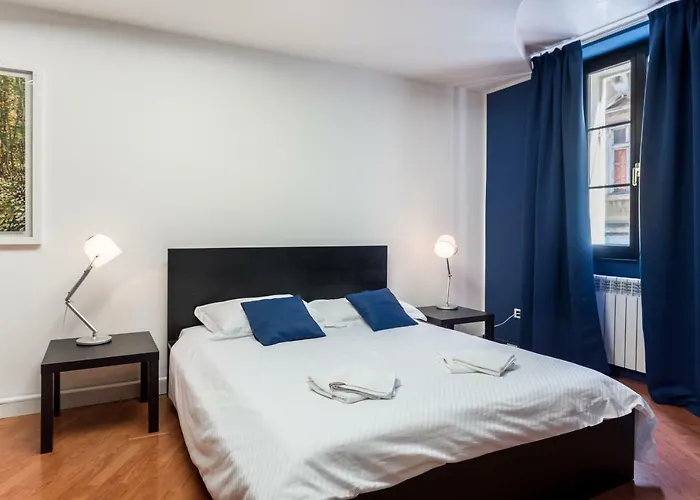 White&blue Center App